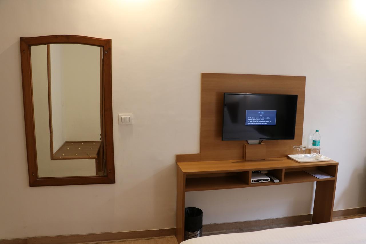 The Three Oaks Boutique Hotel Массури Экстерьер фото