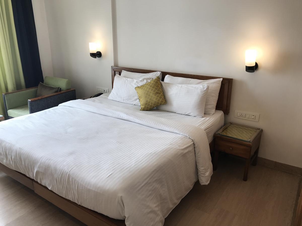 The Three Oaks Boutique Hotel Массури Экстерьер фото