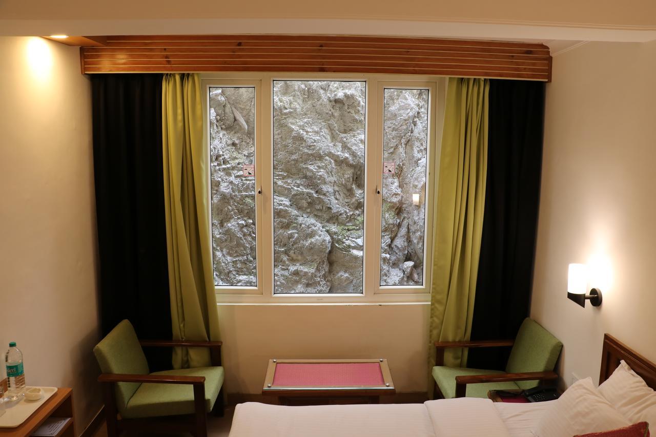The Three Oaks Boutique Hotel Массури Экстерьер фото