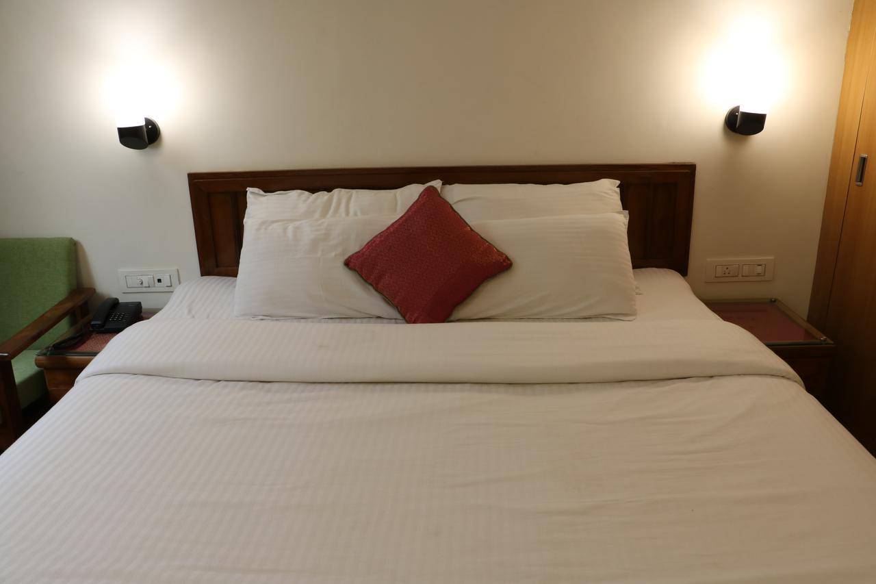 The Three Oaks Boutique Hotel Массури Экстерьер фото
